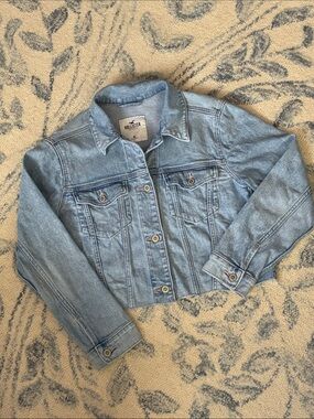 Women’s Hollister Light Blue cropped Denim Trucker Jacket - Size Medium